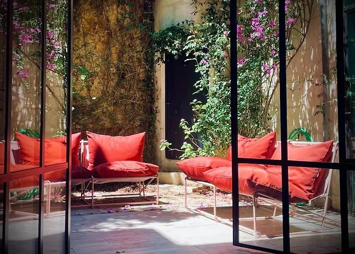 La Dame De Verre Villa *